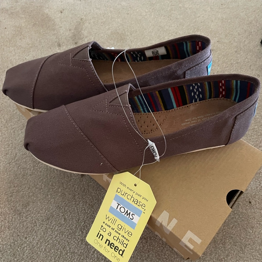 Toms women’s 8.5 ash gray shoes NWT